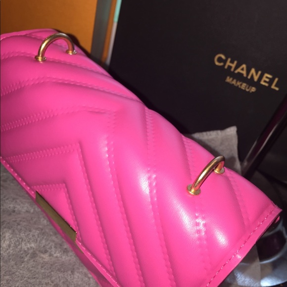 NWOT Barbie pink crossbody with matching wallet - Picture 11 of 13